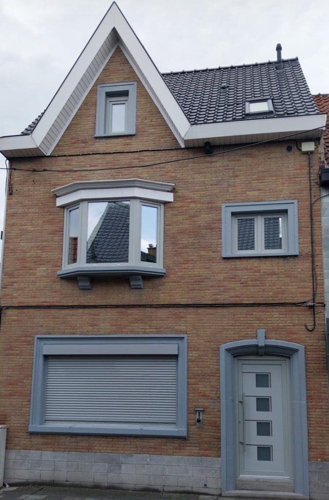 Huis 4 grote slpk, Izegem, Tot 200 m², 150 kWh/m²/jaar, Tussenwoning
