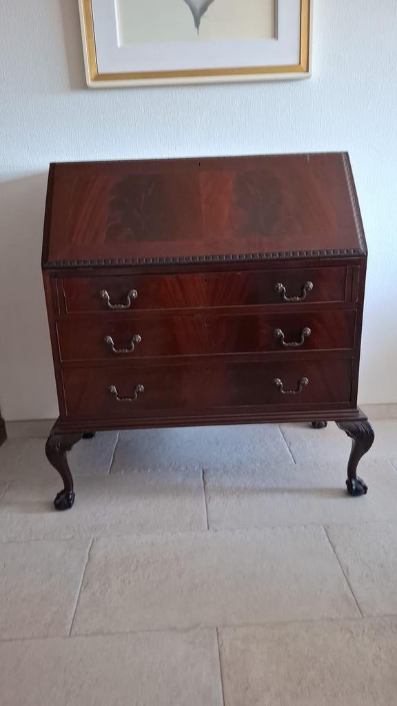 Secrétaire antique, Enlèvement