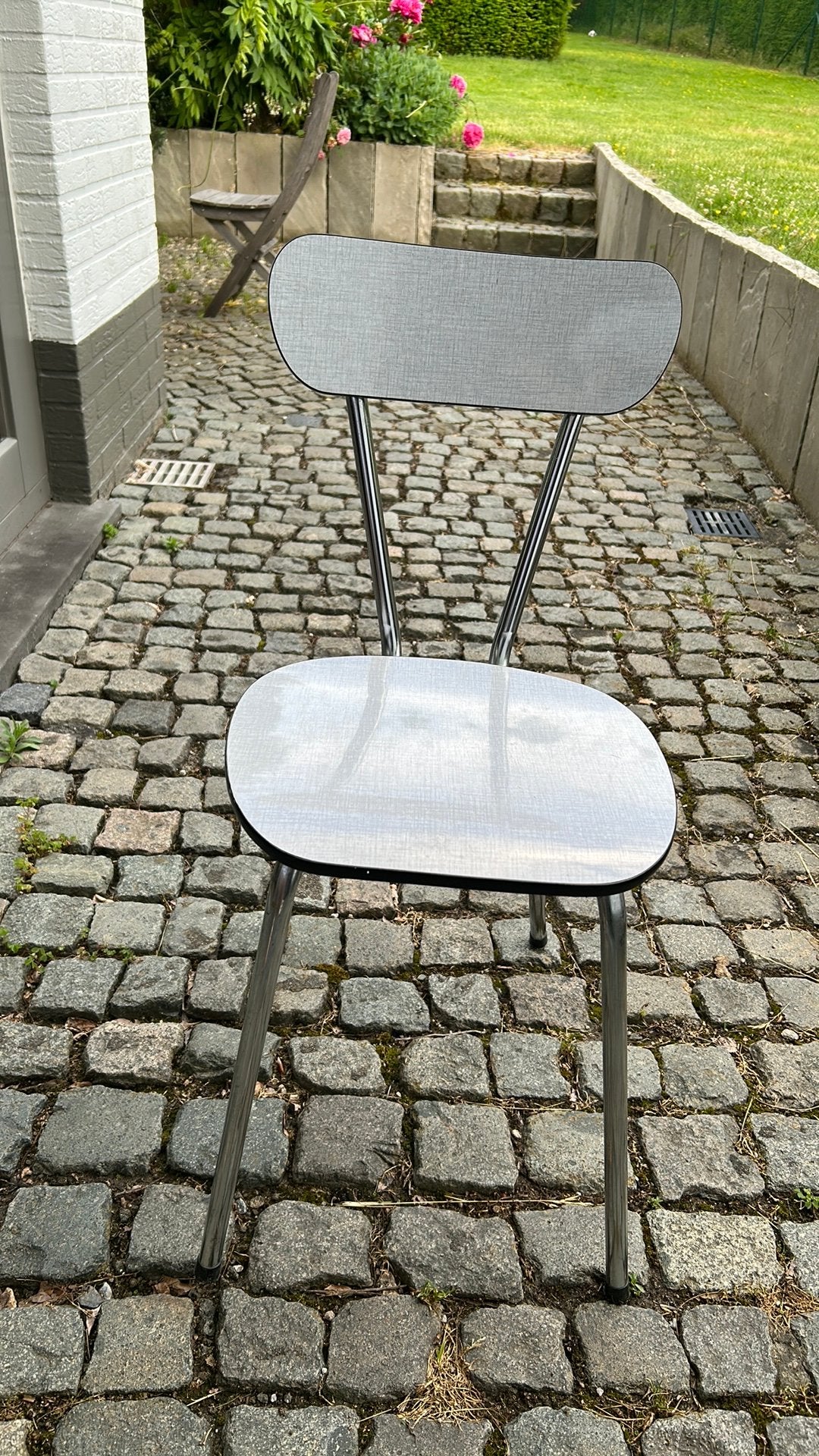 Chaise en formica blanc/gris, Maison & Meubles, Chaises, Enlèvement, Utilisé, Gris, Une