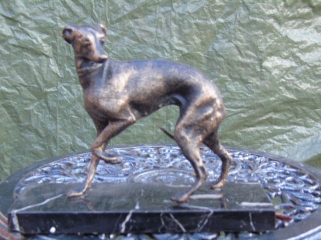 un chien lévrier en fonte pat bronze, Jardin & Terrasse, Enlèvement ou Envoi, Neuf