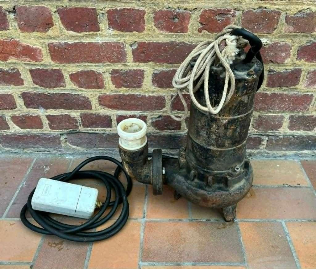 Pompe à eau CAPRARI, Enlèvement, Utilisé