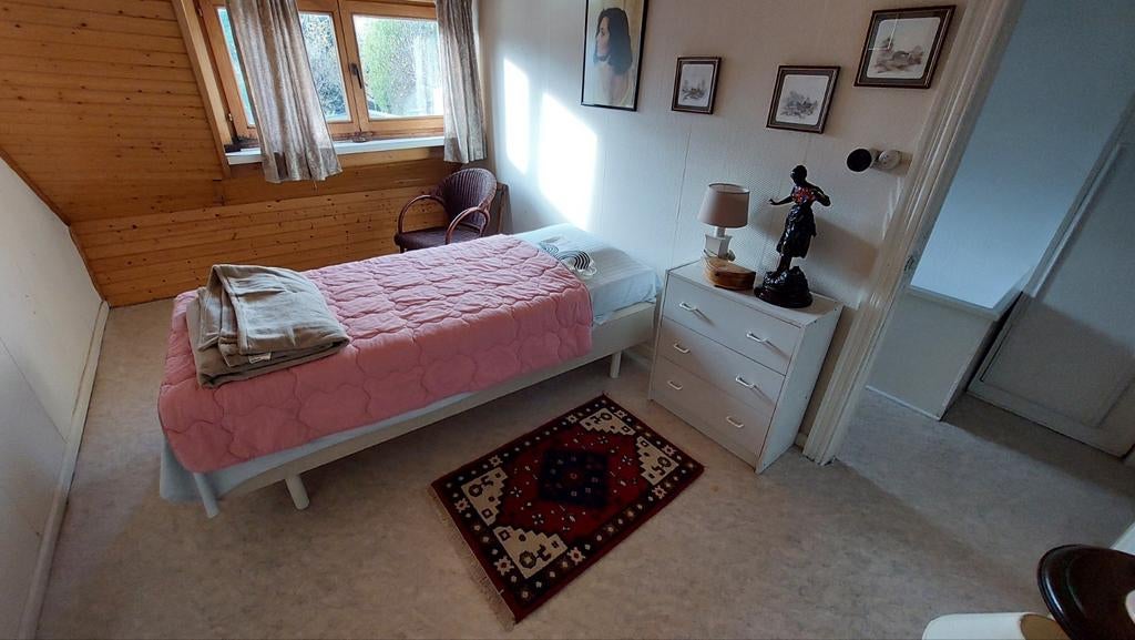 1 persoonsbed springbed en laden kastje