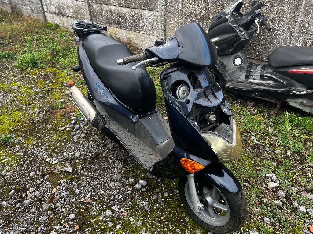 Aprilia Leonardo 125 enkel voor onderdelen, Scooter, Permis Moto A1 minimum, Particulier, 1 cylindre