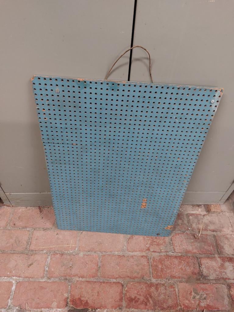 Geperforeerd ophangbord, Ophalen