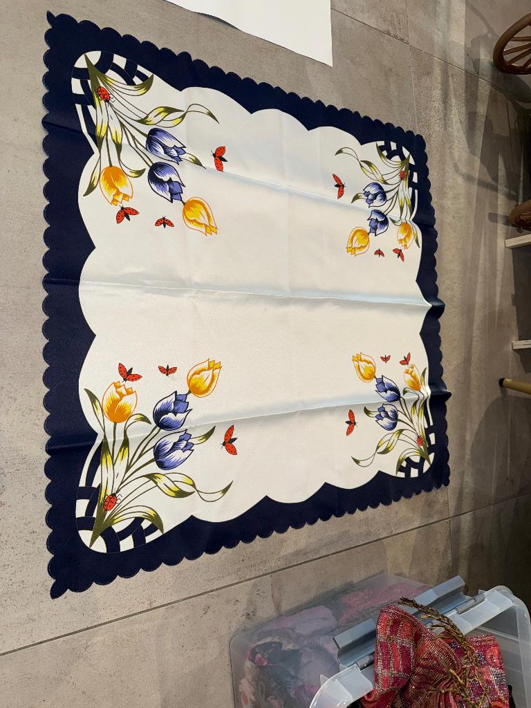 Nappe blanche/marine à motifs fleurs, Enlèvement ou Envoi, Neuf, Carré, Intérieur