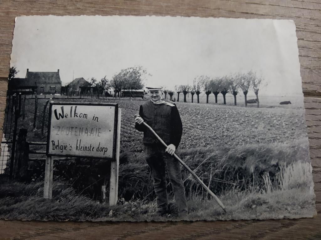 Ancien PC décrit avec un personnage folklorique - Zoutenaaie, Enlèvement ou Envoi