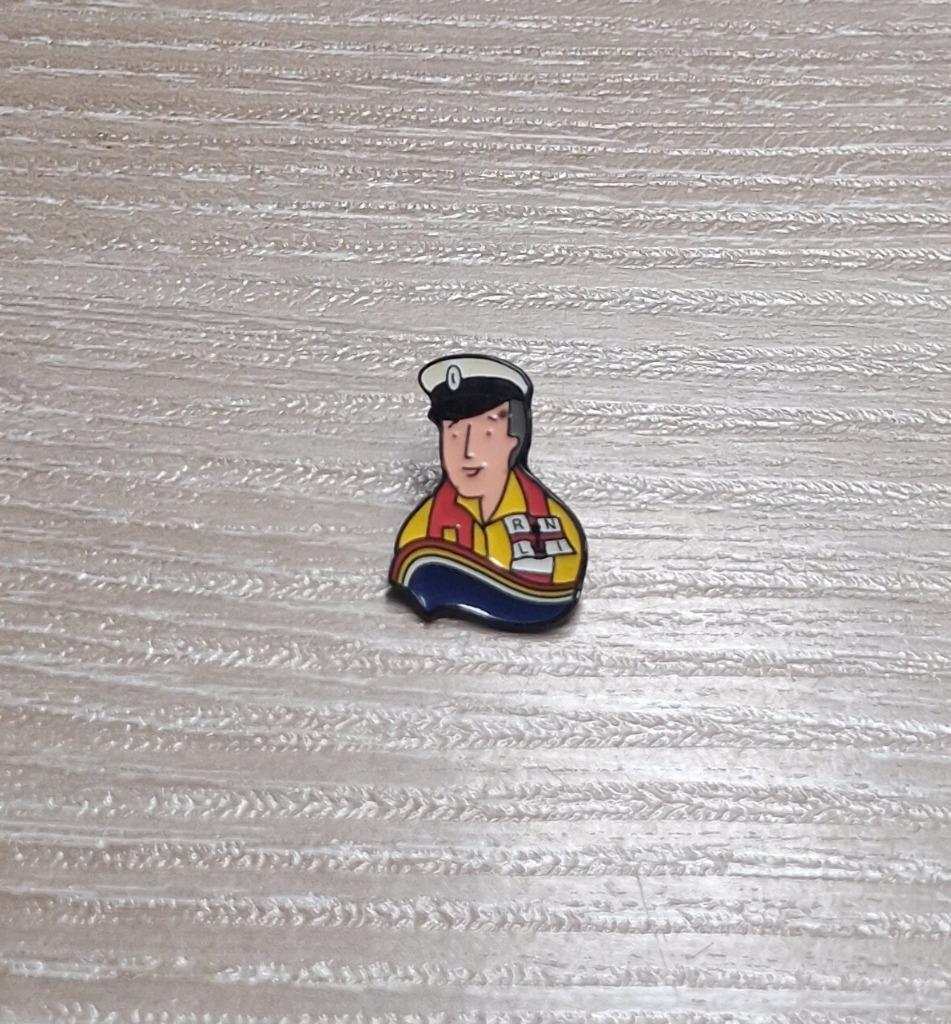 PIN - KAPITEIN - MATROOS - SCHIPPER - ZEEVAART, Verzenden, Gebruikt, Figuurtje, Speldje of Pin