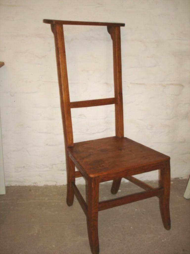 Antieke boeren kerk stoel in olmen hout, Antiek en Kunst, Antiek | Meubels | Stoelen en Sofa's, Ophalen