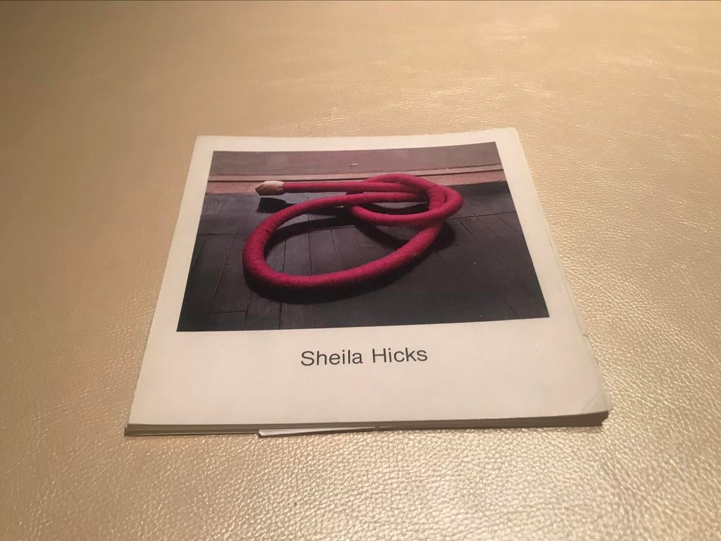 Sheila Hicks textiles leperollo 20pag, Boeken, Ophalen of Verzenden, Zo goed als nieuw, Beeldhouwkunst