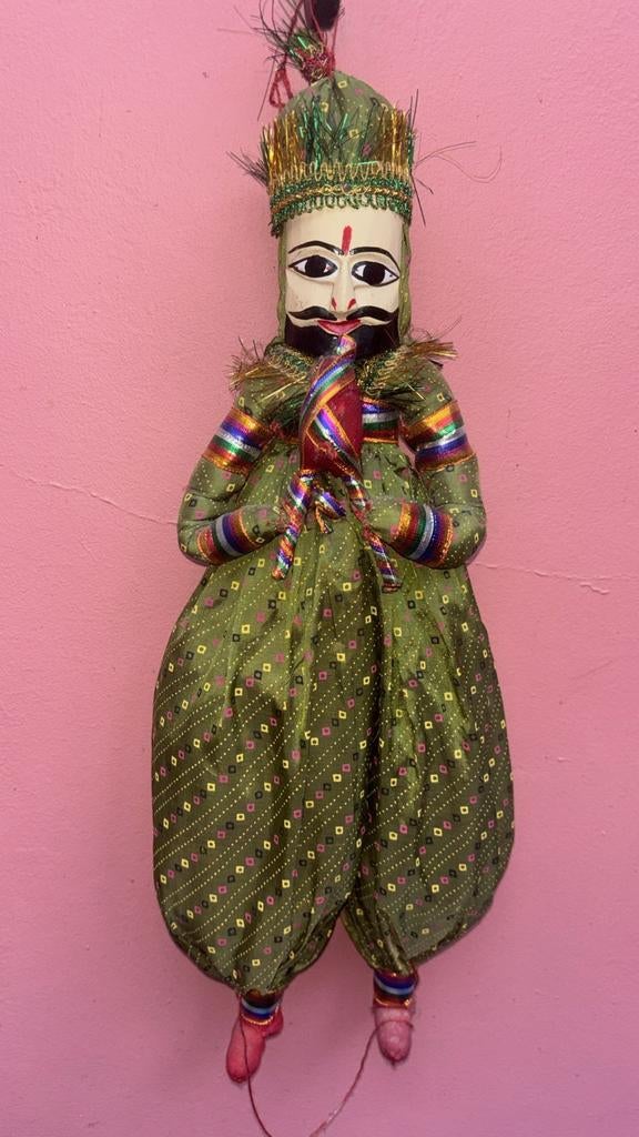 Véritables marionnettes indonésiennes, Enlèvement