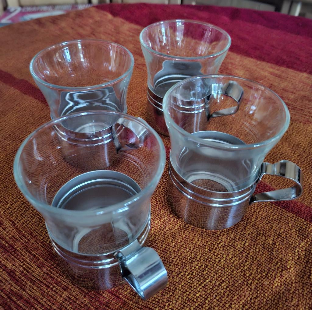 Vintage ‘Ménage Baesfis Nox’ theeglazen met metalen houders, Antiek en Kunst, Ophalen of Verzenden