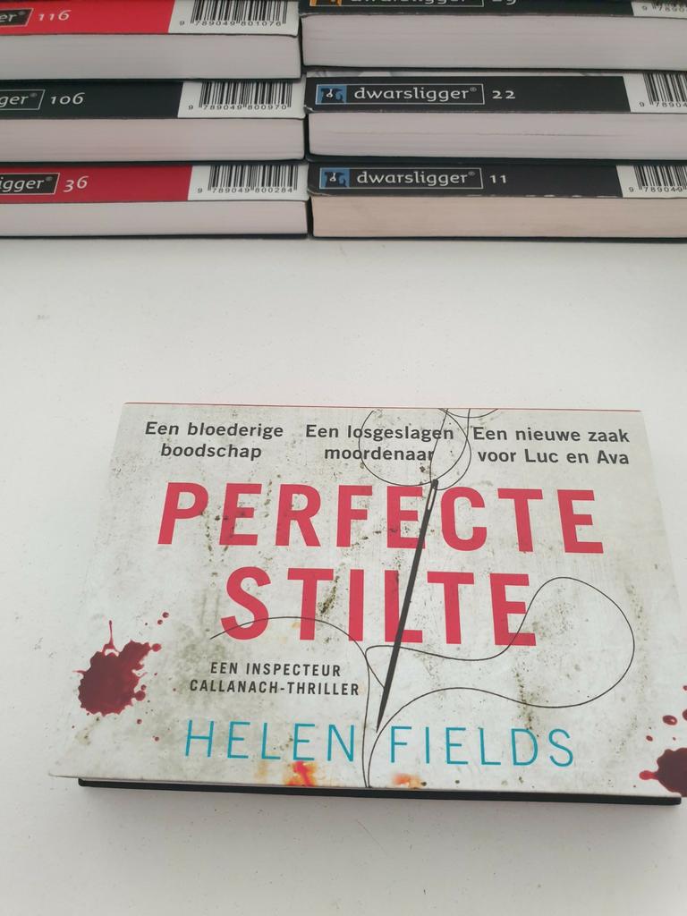 Perfecte stilte

Helen Fields

DWARSLIGGER NR 725, Ophalen of Verzenden, Zo goed als nieuw