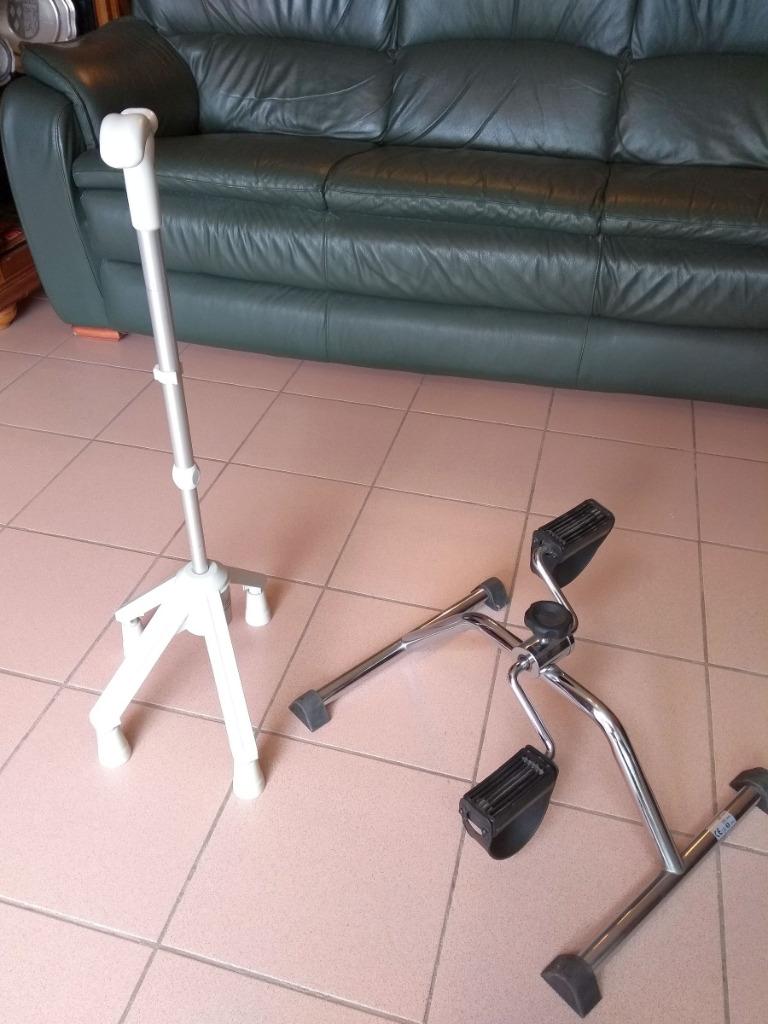 Wandelstok Vierpikkel + Fietstrainer Stoelfiets *nieuwstaat*, Diversen, Verpleegmiddelen, Ophalen, Nieuw