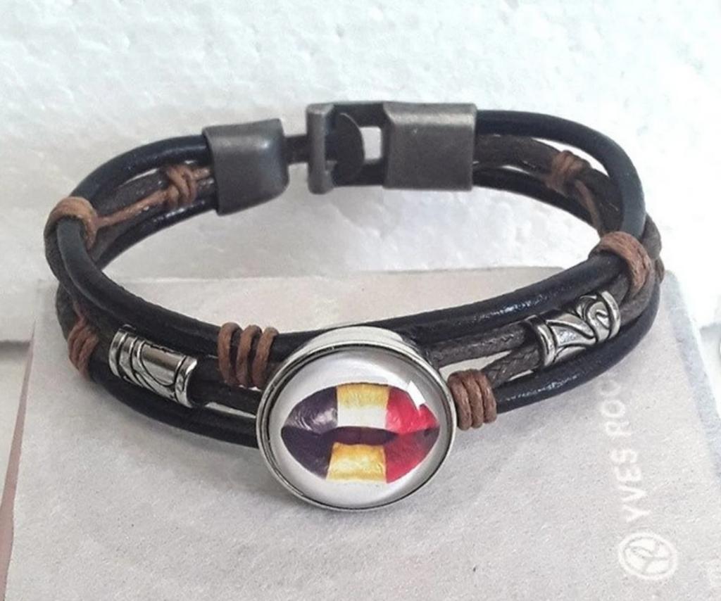 bracelet cuir brun noir , breloque , bouton pression belgiqu, Neuf, Avec bracelets à breloques ou perles, Brun, Cuir