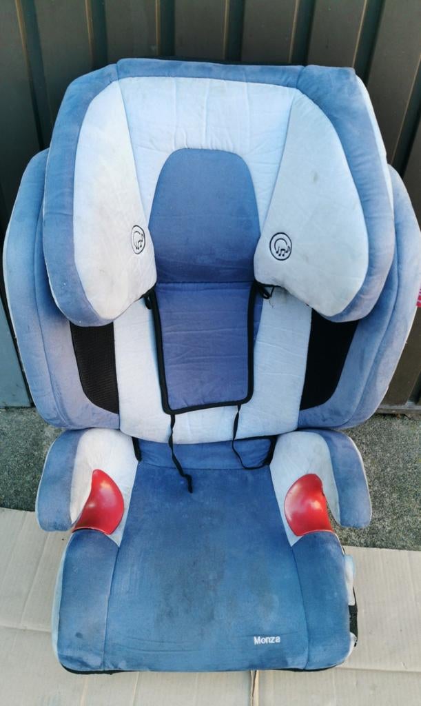 Chaise pour enfants de 15 à 36kg bon marque bon état général