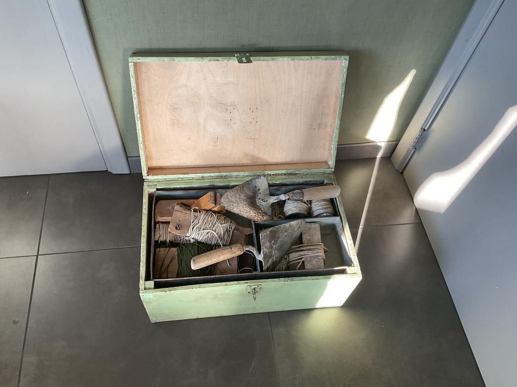 Werkbak voor de bouw.met materiaal., Ophalen
