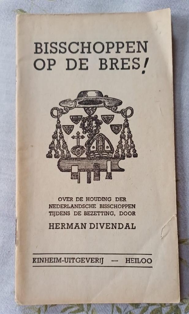 Brochure 1945 "Bisschoppen op de Bres", Ophalen of Verzenden, Herman Divendal