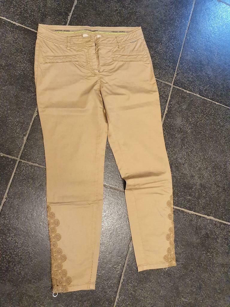 Mooie broek Marc cain ....beige met groene bies afgewerkt, Marc Cain, Enlèvement ou Envoi, Longs, Porté