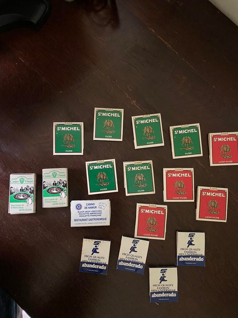 Set met bijpassende buidels, Verzamelen, Verzenden, Zo goed als nieuw