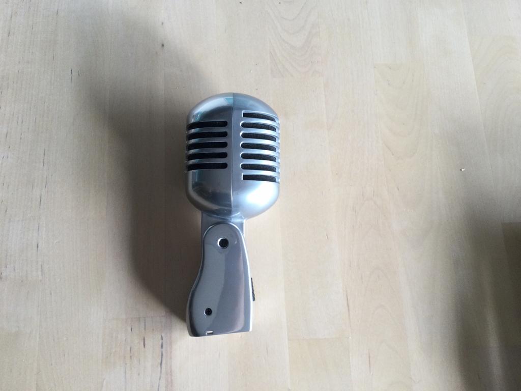 Microphone rétro style, Musique & Instruments, Comme neuf