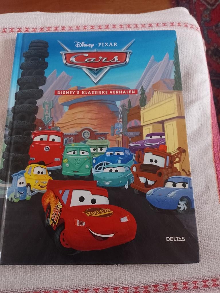 Disney cars klassieke verhalen, Ophalen of Verzenden, Zo goed als nieuw