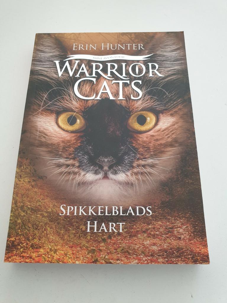 WARRIOR CATS - Spikkelblads Hart MINI AVONTUUR, Ophalen of Verzenden, Zo goed als nieuw, Erin Hunter