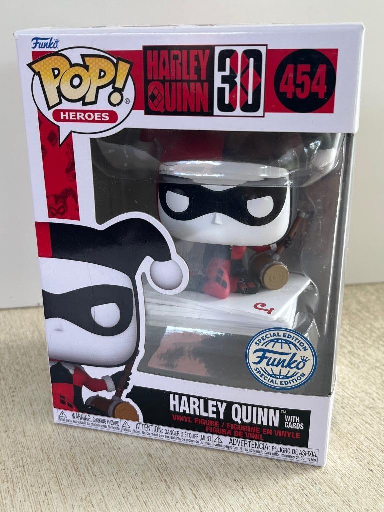 Funko Pop 454 Harley Quinn with cards, Ophalen of Verzenden, Nieuw