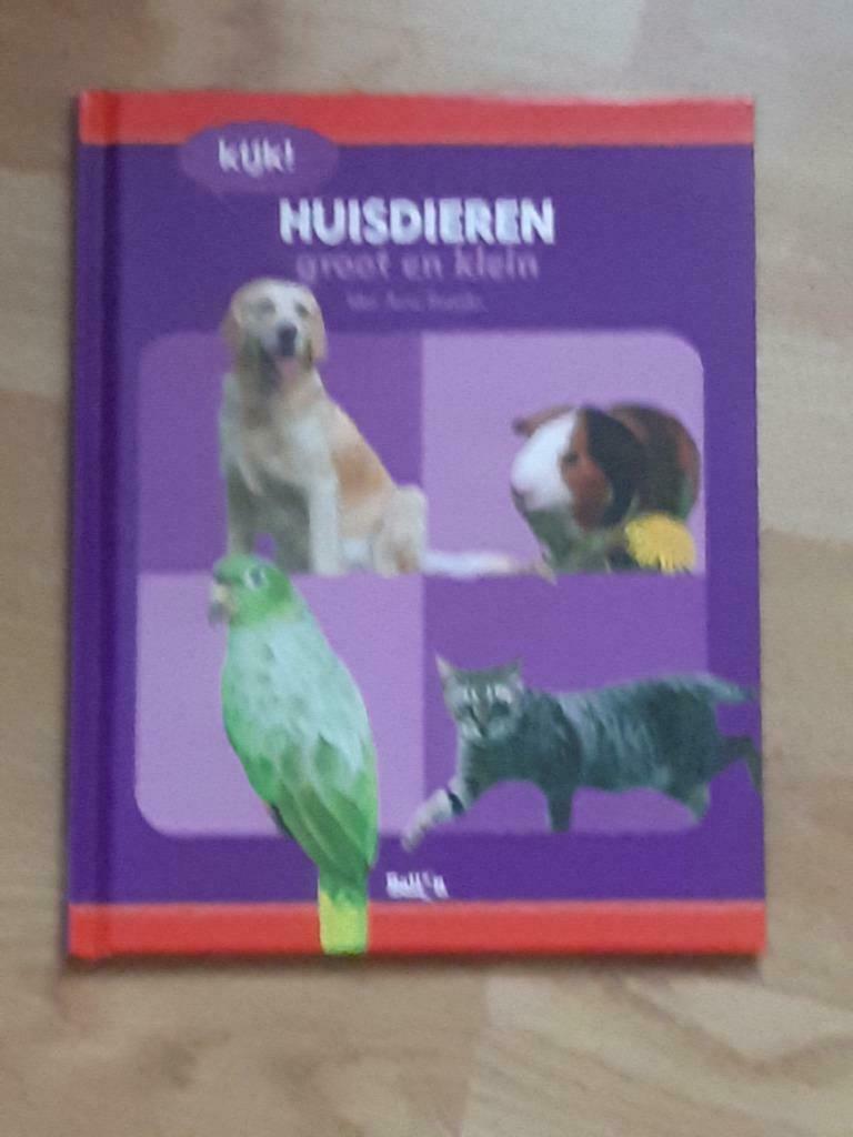 boek "Huisdieren groot en klein"29 blz.-hardcover-+ foto's, Ophalen, Nieuw, 4 jaar