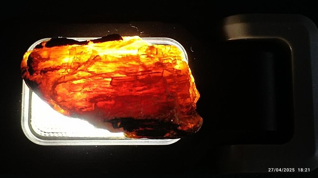 Amberstuk uit Indonesië, Handtassen en Accessoires, Edelstenen, Ophalen of Verzenden, Nieuw