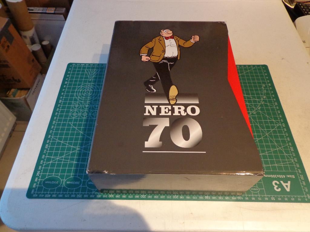 LUXEBOX IS EEN HOMMAGE AAN MARC SLEEN EN 70 JAAR NERO!, Boeken, Stripverhalen, Zo goed als nieuw, Complete serie of reeks, Ophalen of Verzenden