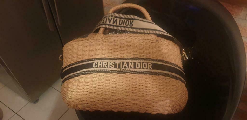 Sac à main Christian dior avec chapeau, Vêtements | Femmes, Vêtements Femmes Autre, Enlèvement ou Envoi, Comme neuf