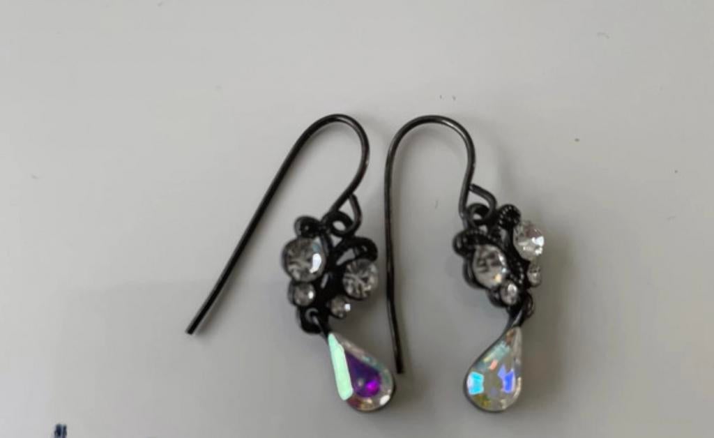 Des boucles d'oreilles, Bijoux, Sacs & Beauté, Boucles d'oreilles, Comme neuf, Enlèvement, Autres matériaux, Pendantes