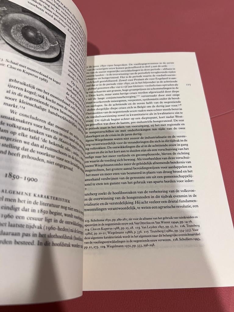 Eenvoudig, maar voedzaam, cultuurgeschiedenis van de dagel, 20e eeuw of later, Europa, Ophalen of Verzenden, Zo goed als nieuw