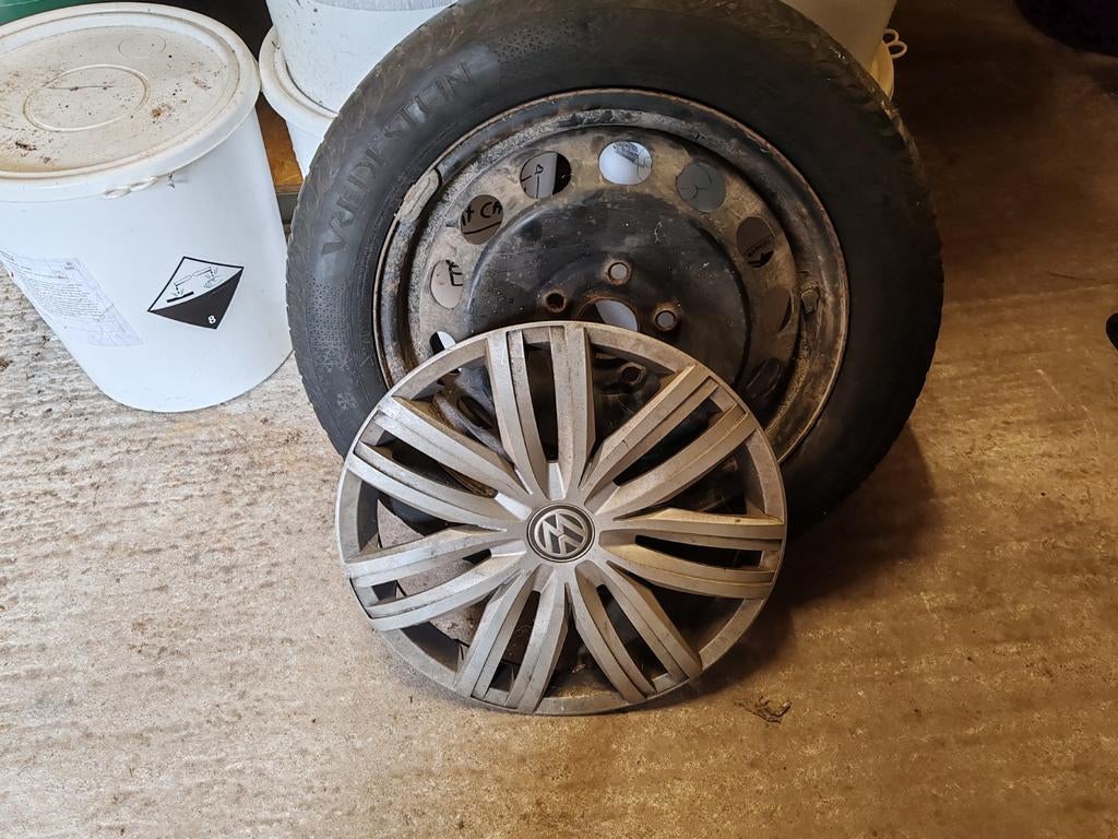 4 jantes toles 16 pouces avec enjoliveurs vw, Pneus et Jantes, Pneus hiver, 16 pouces, Véhicule de tourisme