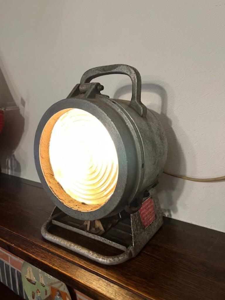 Feu de signalisation en aluminium SNCF 1950's, Enlèvement