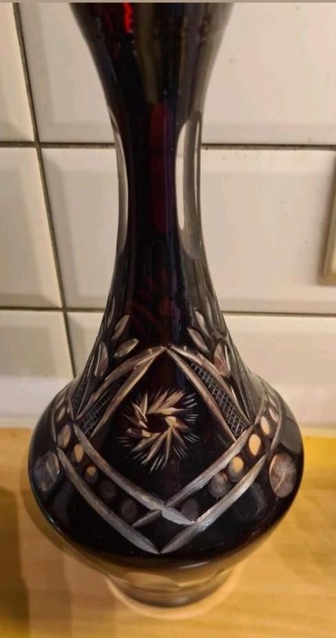 Vase ancien en cristal rouge bordeaux, Antiquités & Art, Enlèvement ou Envoi
