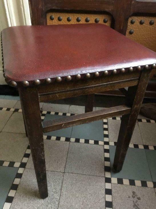 2 tabourets, Enlèvement