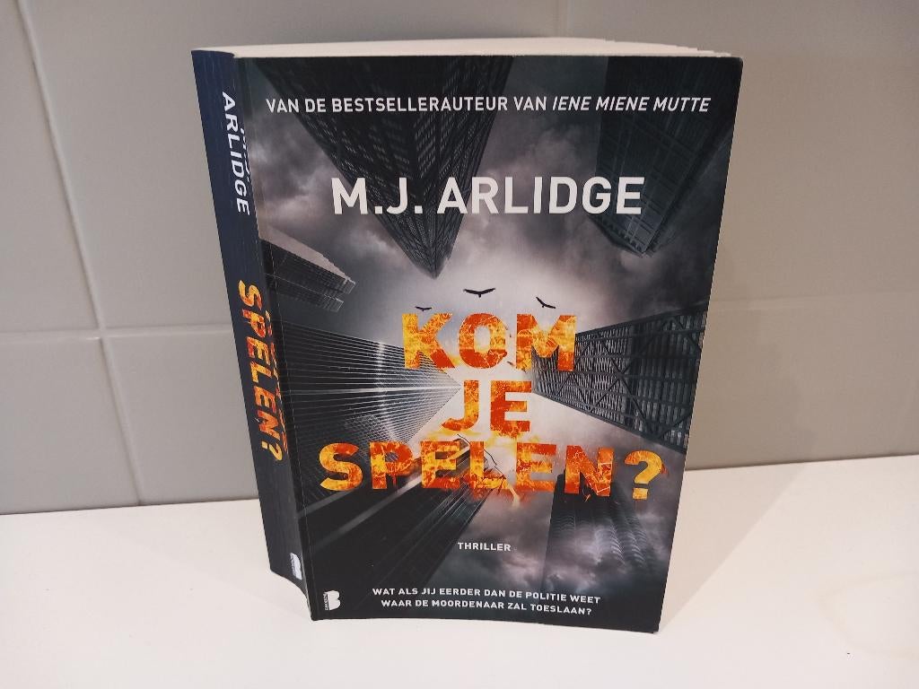 Thriller M.J.Arlidge. Kom je spelen ?, Enlèvement ou Envoi, Utilisé, M.J. Arlidge
