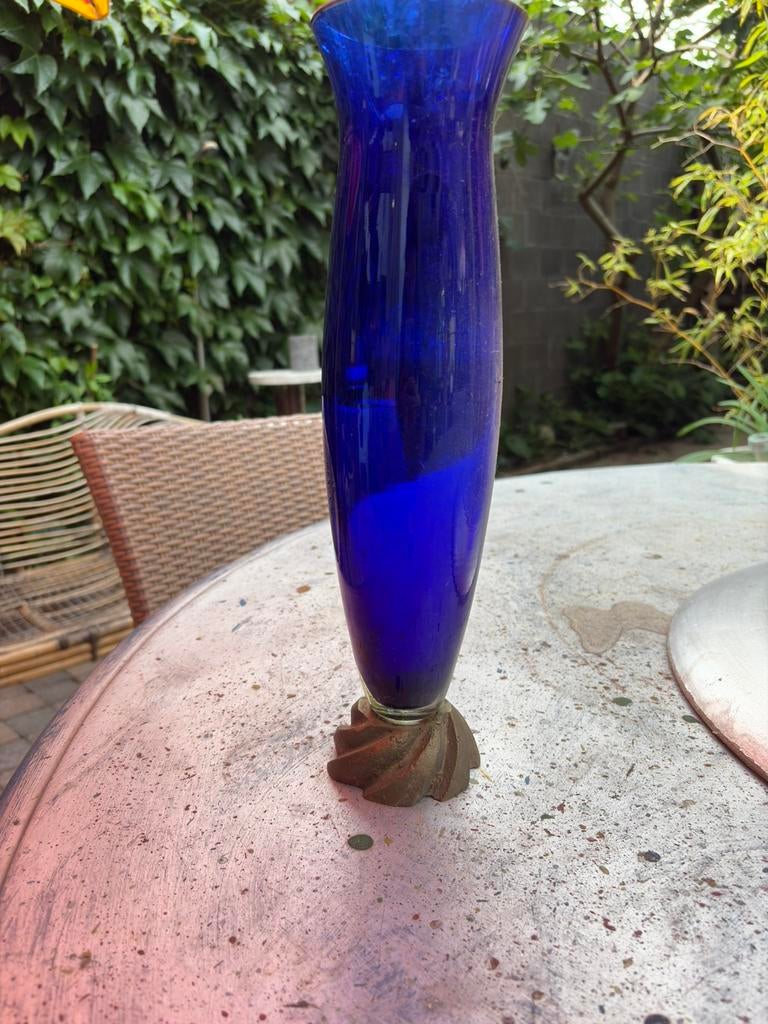 Vase bleu cobalt sur bronze, Enlèvement