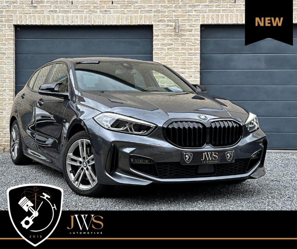 BMW 118 iA Pack M ** CARPLAY - LED - FULL BMW SERVICE **, Autos, BMW, Cuir, Argent ou Gris, Achat, Euro 6