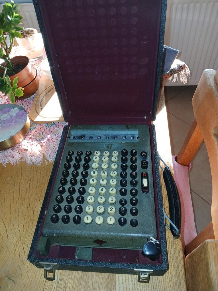 Mechanische rekenmachines, Ophalen