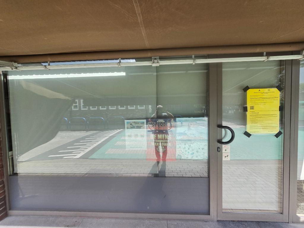 Auvent portatif mesurant 4 m60 x 1 m 70 brun, Enlèvement