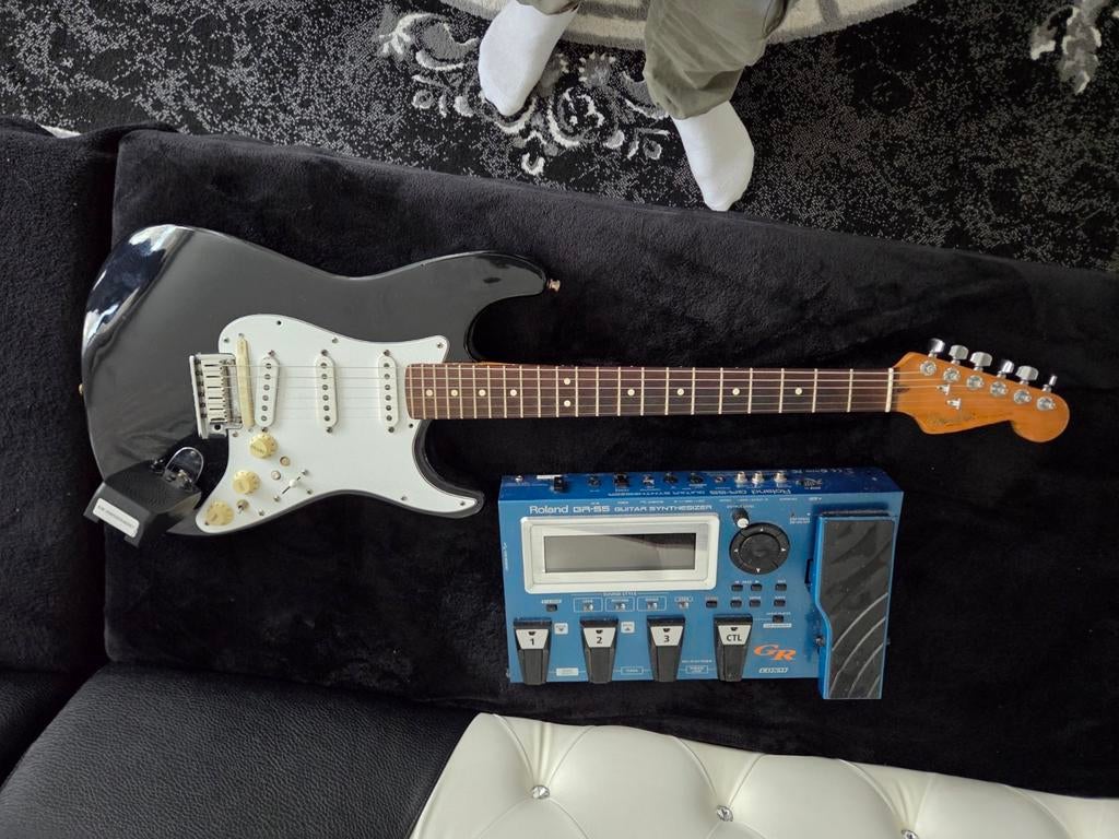 Guitare Roland GC-1 Roland, Enlèvement
