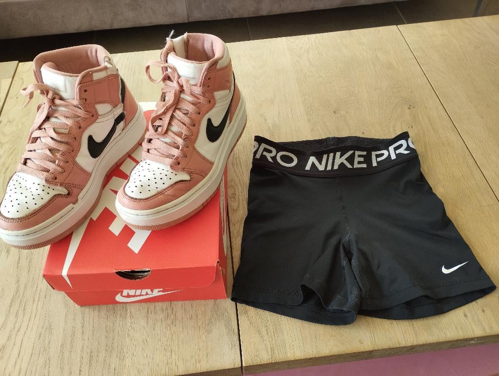 Nike pro short XS en jordans sneakers M37,5, Ophalen of Verzenden, Zo goed als nieuw, Nike, Overige typen