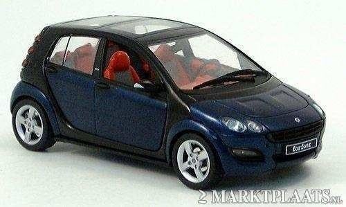 Smart Forfour dnkrblw-zwart, Hobby en Vrije tijd, Modelauto's | Overige schalen, Nieuw, Auto, Verzenden