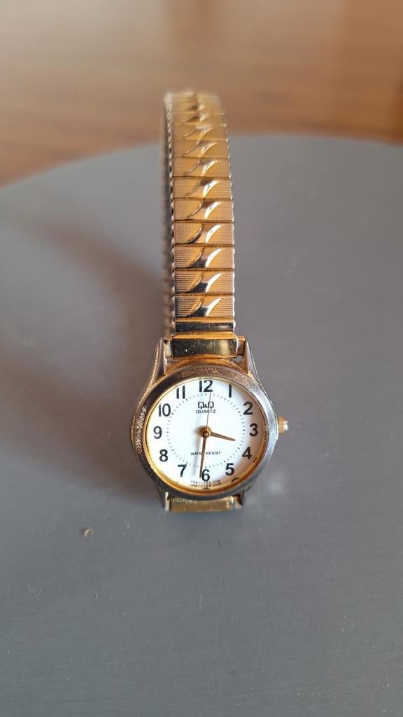 Montre-bracelet pour femme Q&Q Quartz résistante à l'eau 3 b, Montre-bracelet, Autres marques, Enlèvement ou Envoi, Acier