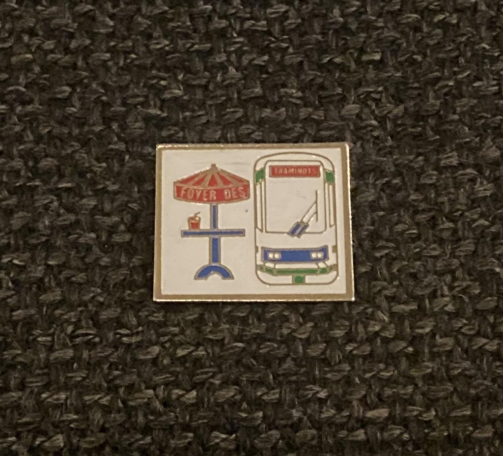 PIN - FOYER DES TRAMINOTS - TRAM, Envoi, Utilisé, Transport, Insigne ou Pin's