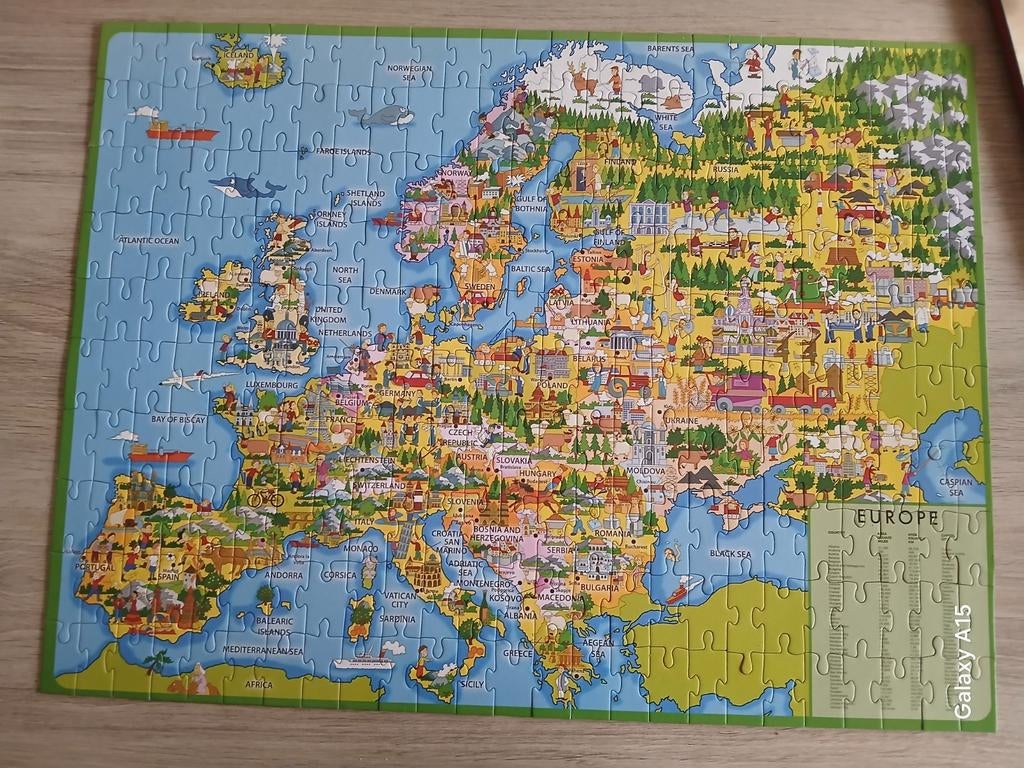 Puzzel cartoon Europa 250 stukjes, Hobby en Vrije tijd, Ophalen, Minder dan 500 stukjes, Zo goed als nieuw, Legpuzzel