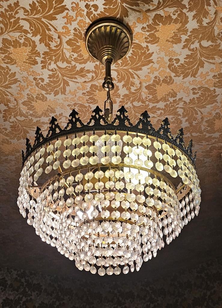 Lustre en cristal, Enlèvement