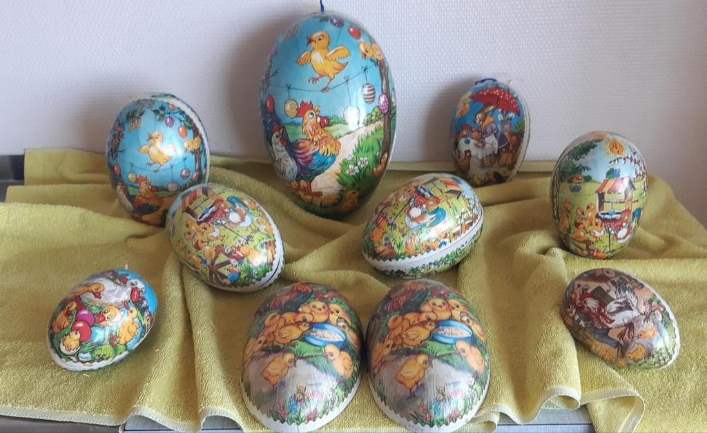 9 vintage kartonnen paaseieren / oeufs de Pâques en carton, Antiek en Kunst, Ophalen of Verzenden